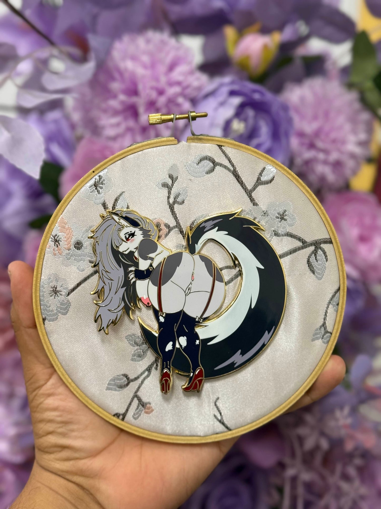 (In-Hand) GOLD Bending Loona 4in