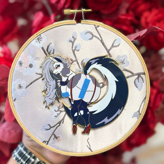 (In-Hand)Bent over Loona Pin